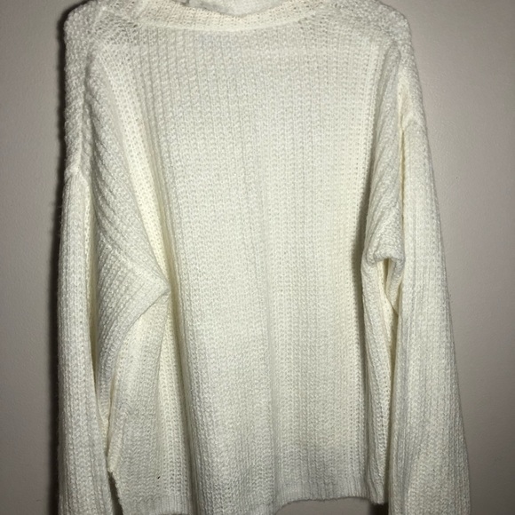 Soft small white sweater - Picture 2 of 3